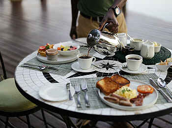 Tongabezi Lodge: Frühstück auf der Terrasse