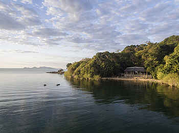 Blue Zebra Island Lodge: Gästechalet am Strand