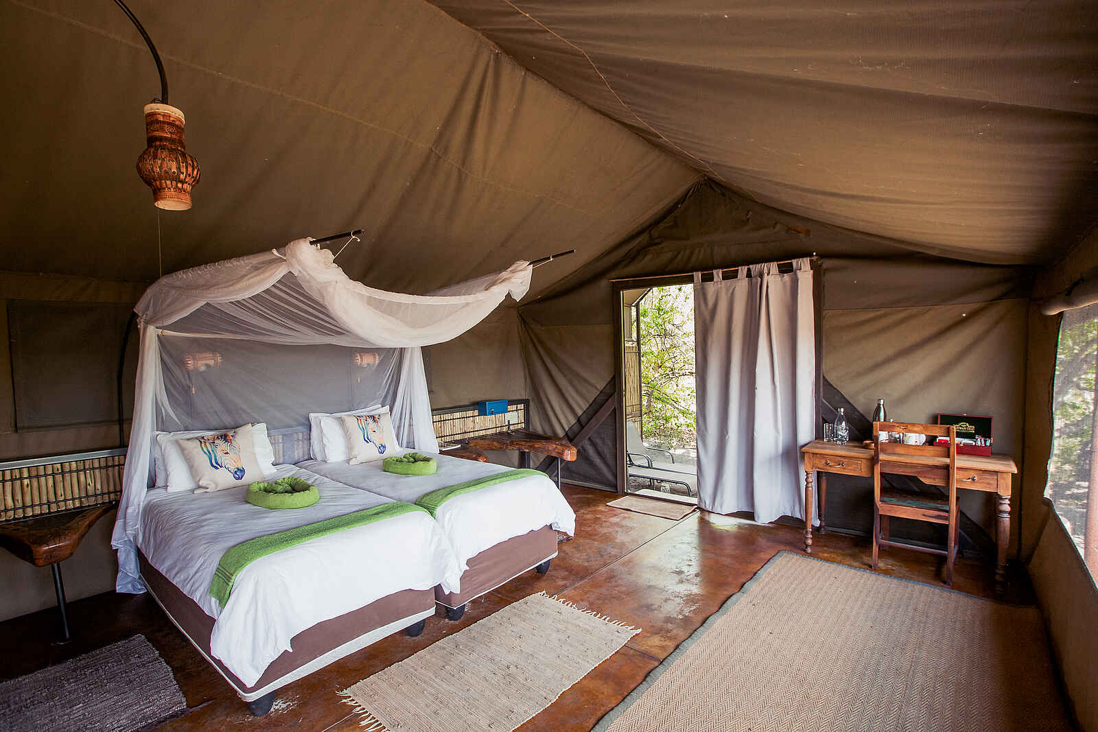 Jackalberry Tented Camp: Gästezelt mit Doppelbett Jackalberry Tented Camp: Gästezelt mit Doppelbett