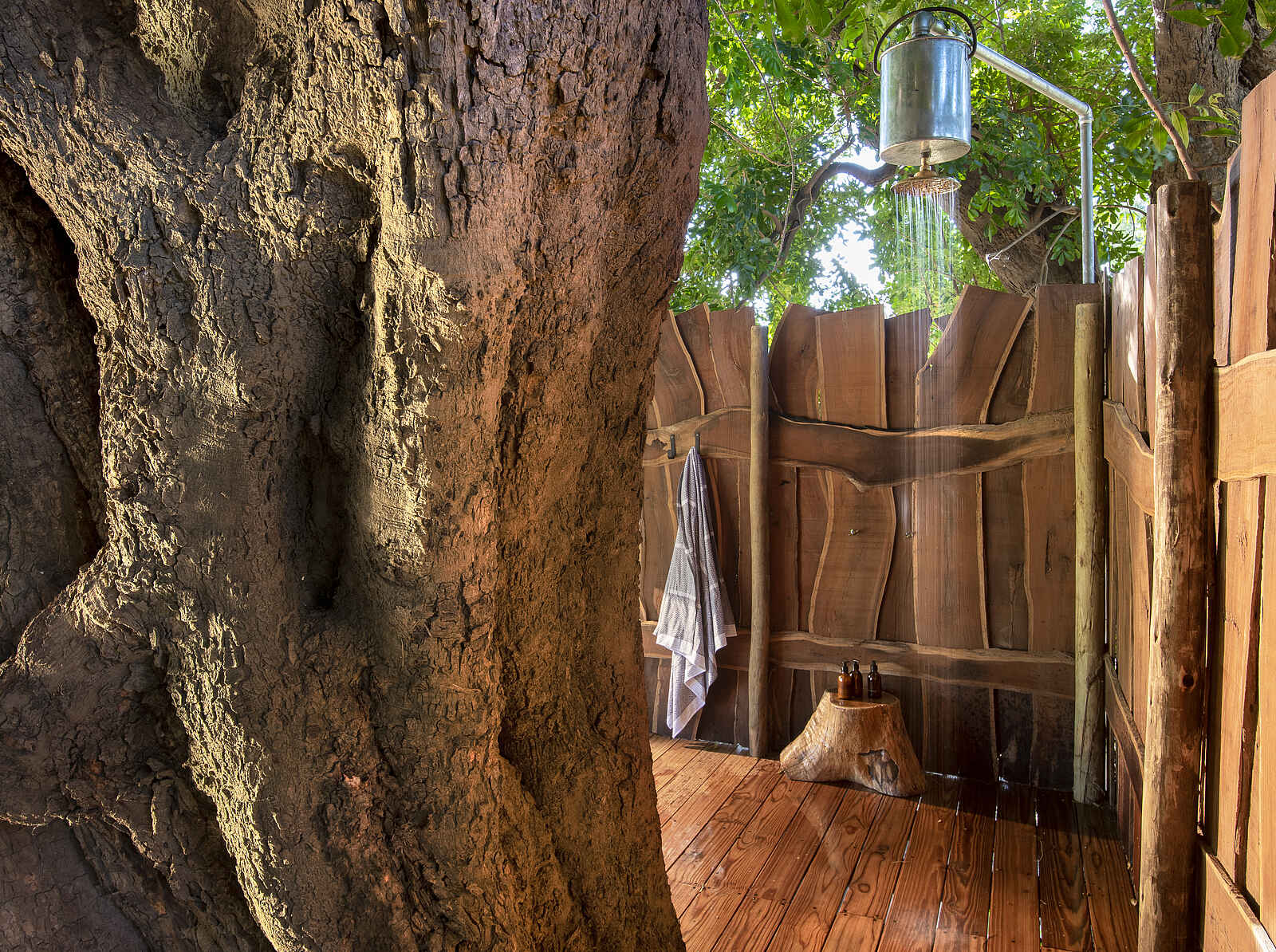 Nyamatusi Camp: Außendusche Nyamatusi Camp: Außendusche