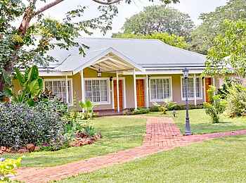 Pioneers Victoria Falls: Zugang zu einem Zimmerblock Pioneers Victoria Falls: Zugang zu einem Zimmerblock