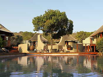 Thanda Tented Camp: Blick vom Pool Thanda Tented Camp: Blick vom Pool