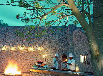 &Beyond Ngala Safari Lodge: Live-Kochen im Steinofen