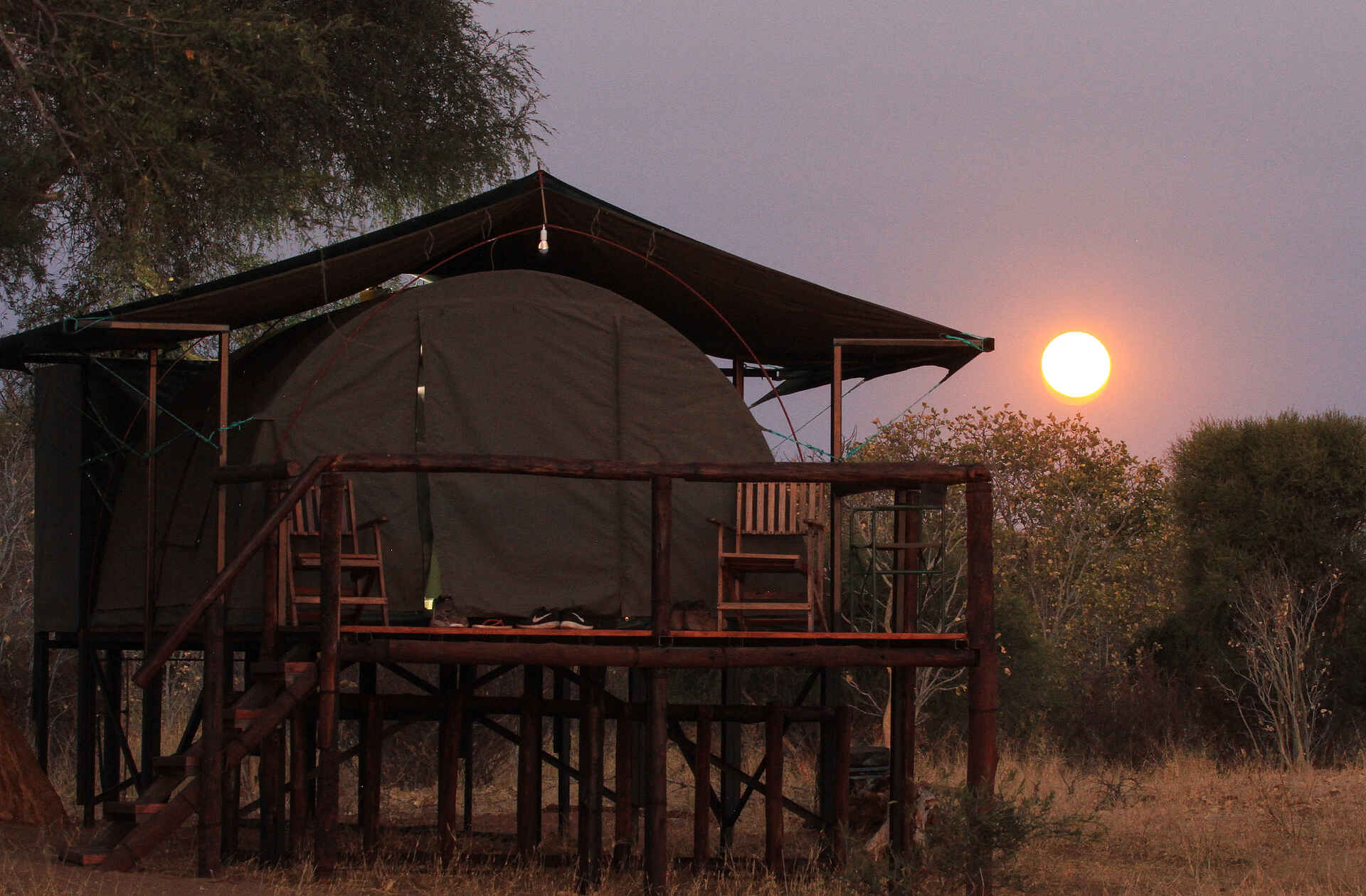 Hwange, Hwange National Park, Imvelo, Imvelo Safari Lodges, Jozibanini Camp, Simbabwe, Gästeunterkünfte, Himmel, Terrasse, Zelte, Afrikarma, Afrikarma Safaris, Afrikarma Safaris - Wildnis. Hautnah., Afrikarma.de