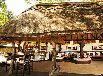 Kafunta River Lodge: Bar und Lounge