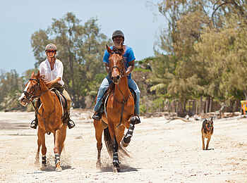 Kinondo Kwetu: Reiten am Strand