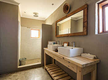 Kulala Desert Lodge: Das Badezimmer