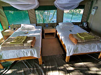 Ndhovu Safari Lodge: Betten im Gästezelt Ndhovu Safari Lodge: Betten im Gästezelt