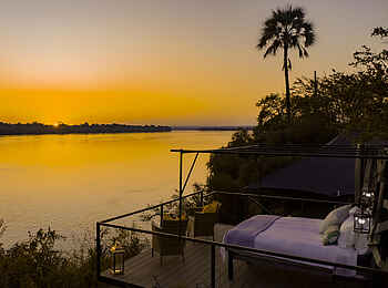 Old Drift Lodge: Das Star Bed bei Sonnenuntergang Old Drift Lodge: Das Star Bed bei Sonnenuntergang