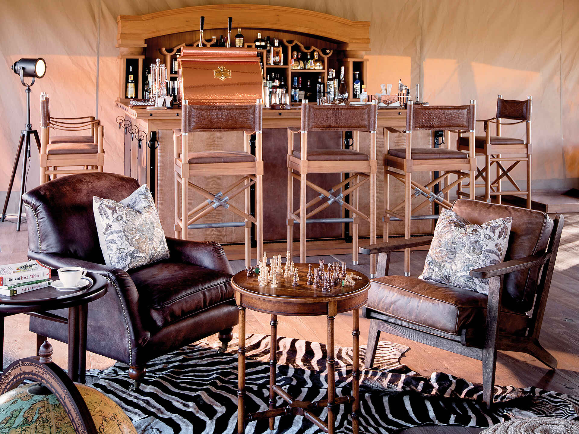 Camp, Nyaruswiga Plains, One Nature, One Nature Nyaruswiga, Serengeti, Serengeti, Seronera, Tented Camp, Zentrale Serengeti, Bar, Espresso-Maschine, Lounge, Schach, Sessel, Afrikarma, Afrikarma GmbH, Afrikarma Safaris, Wildnis. Hautnah.
