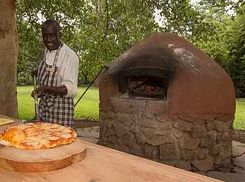 Rivertrees Country Inn: Holzofenpizza