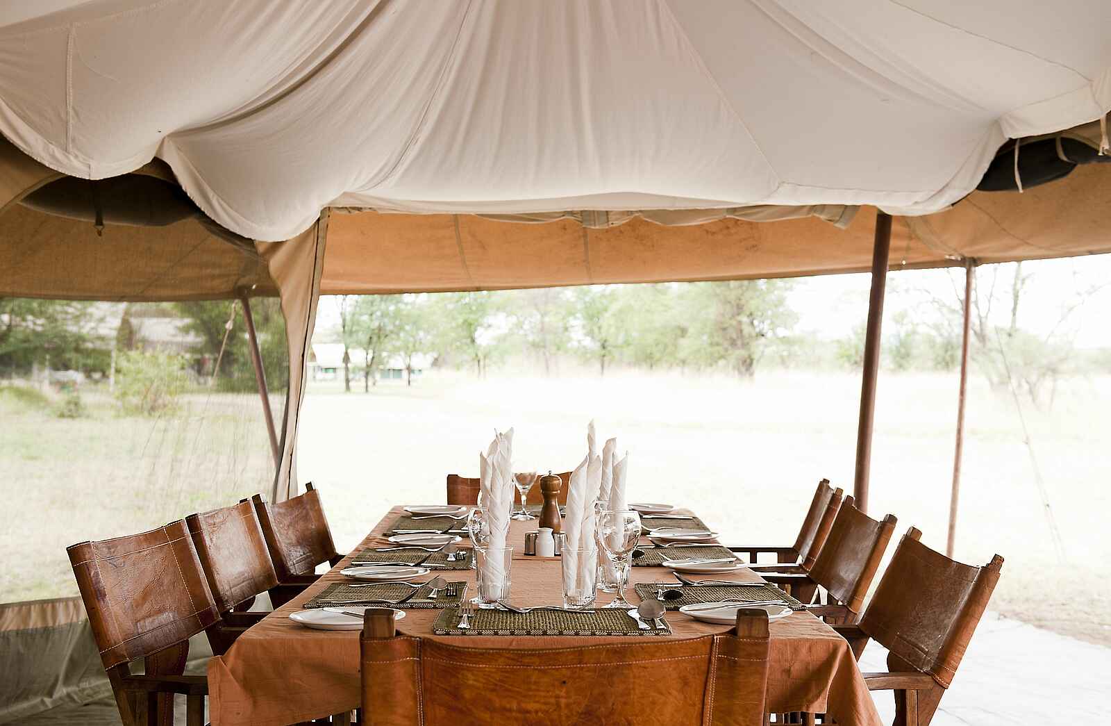 Serengeti Kati Kati Tented Camp: Esstisch Serengeti Kati Kati Tented Camp: Esstisch