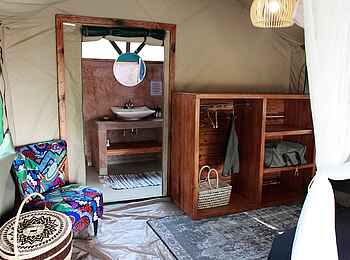 Shoebill Island Camp: Blick zum Gästebad