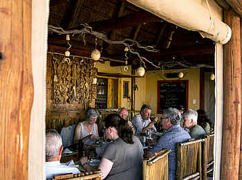 !Xaus Lodge: Speisesaal !Xaus Lodge: Speisesaal