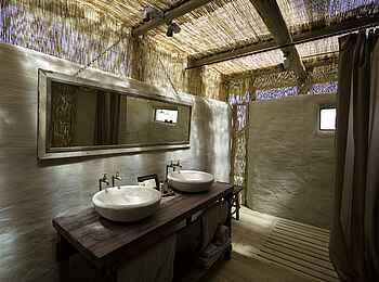 Damaraland Camp: Gästebungalow Bad