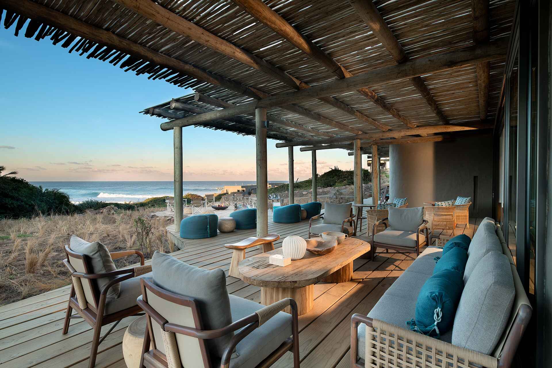 GweGwe Beach Lodge: Lounge Terrasse mit Meerblick GweGwe Beach Lodge: Lounge Terrasse mit Meerblick