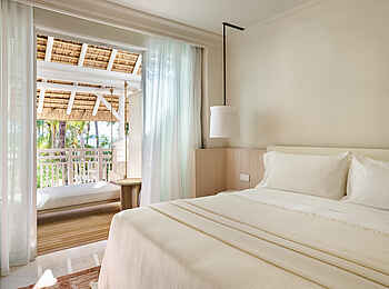 LUX Belle Mare: Blick auf den Balkon in einer LUX Suite LUX Belle Mare: Blick auf den Balkon in einer LUX Suite