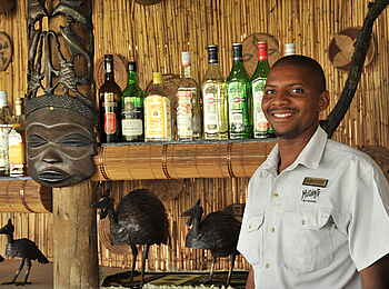 Muchenje Safari Lodge: Barman