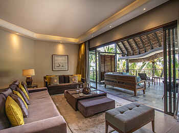 Royal Palm Beachcomber Luxury: Tropical Suite Lounge