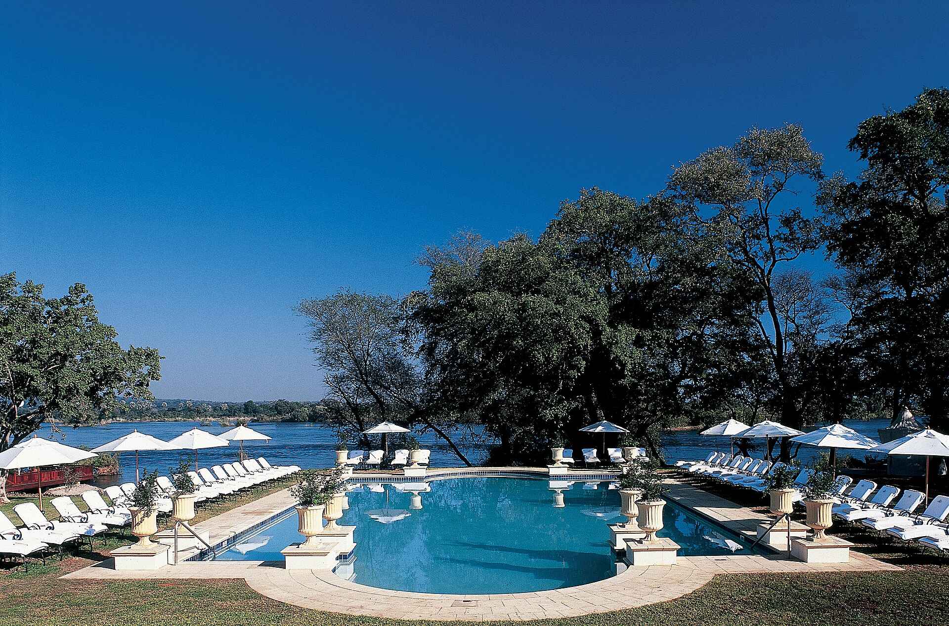 Hotel, Livingstone, Mosi-oa-Tunya, Sambesi, The Royal Livingstone, Victoria Falls, Viktoriafälle, Wasserfälle, Zambezi, Liegestuhl, Pool, Sonnenliege, Swimming Pool, Sun International