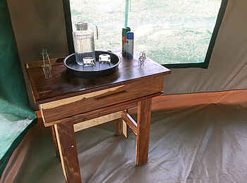 Bushman Plains Camp: Kleiner Tisch Bushman Plains Camp: Kleiner Tisch