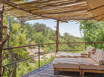 Legendary Mwiba Lodge: Private Veranda mit Schattendach Legendary Mwiba Lodge: Private Veranda mit Schattendach