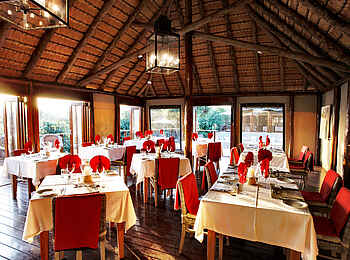 Thanda Tented Camp: Der Essensbereich am Nachmittag Thanda Tented Camp: Der Essensbereich am Nachmittag