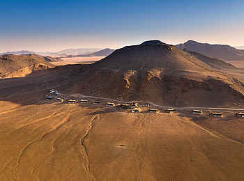 andBeyond Sossusvlei Desert Lodge: Blick auf die Lodge andBeyond Sossusvlei Desert Lodge: Blick auf die Lodge