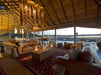 Camp Hwange: Blick über die zentrale Lounge