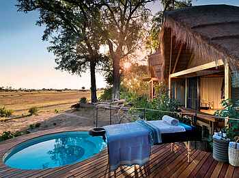 Camp Tawana: Massage auf der Veranda Camp Tawana: Massage auf der Veranda