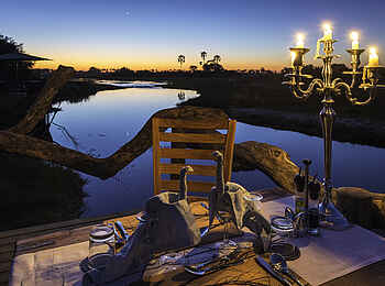 Little Tubu: Privates Dinner auf dem Deck am Kanal Little Tubu: Privates Dinner auf dem Deck am Kanal