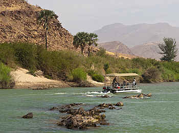 Okahirongo River Camp: Safari zu Wasser Okahirongo River Camp: Safari zu Wasser
