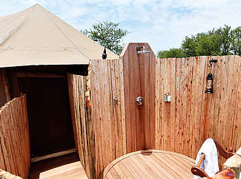 One Nature Nyaruswiga: Aussendusche