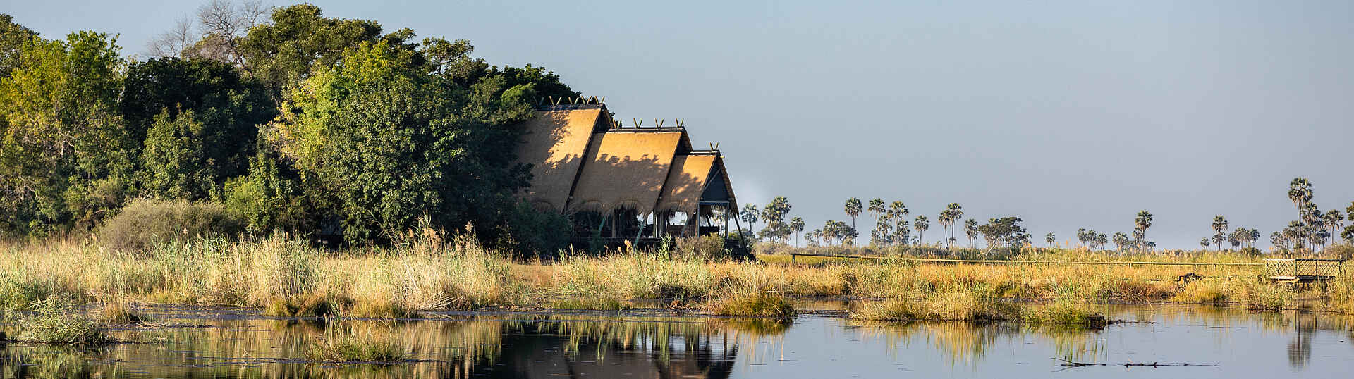 Blick auf das Hauptgebäude des Selinda Camps