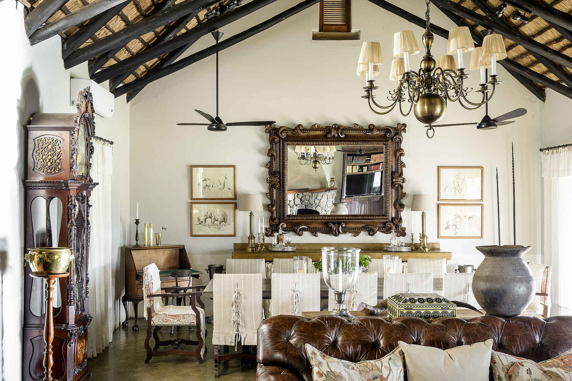 Castleton, Sabi Sand, Sabi Sand Game Reserve, Singita, Singita Castleton, Südafrika, Ausstattung, Dekoration, Einrichtung, Essen, Hauptgebäude, Haupthaus, Inneneinrichtung, Lounge, Speiseraum, Afrikarma, Afrikarma Safaris, Afrikarma Safaris - Wildnis. Hautnah., Afrikarma.de