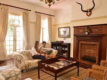 Victoria Falls Hotel: Lounge im Stables Wing