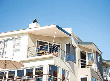 Whalesong Lodge: Balkone der Gästezimmer Whalesong Lodge: Balkone der Gästezimmer
