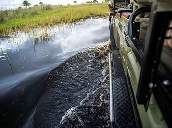 4 Rivers Camp: Pirschfahrt durchs Wasser 4 Rivers Camp: Pirschfahrt durchs Wasser