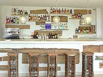 Latitude 0: Bar in The Upside Latitude 0: Bar in The Upside