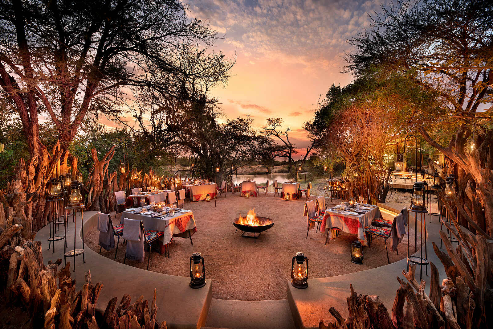 andBeyond Grumeti Serengeti River Lodge: Dinner in der Boma andBeyond Grumeti Serengeti River Lodge: Dinner in der Boma