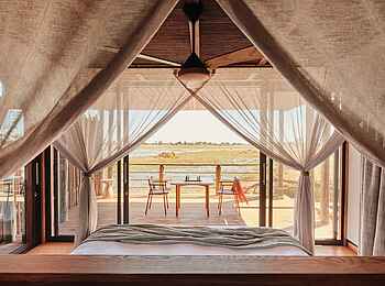 Baines Lodge: Die Aussicht vom Bett einer Suite Baines Lodge: Die Aussicht vom Bett einer Suite