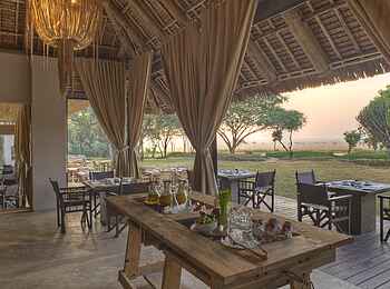 Kichwa Tembo Tented Camp: Im Restaurant Kichwa Tembo Tented Camp: Im Restaurant