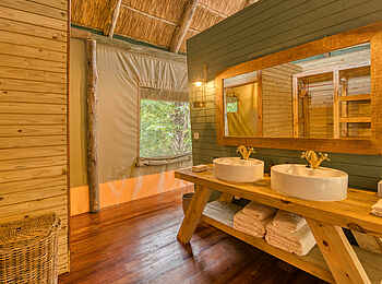 Mbali Mbali Mahale Lodge: Das Gästebad