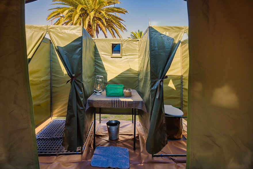 Standard Camping: Das angrenzende Bad Standard Camping: Das angrenzende Bad