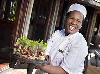 Nxabega Okavango Tented Camp: Gastfreundschaft