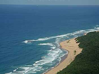 Rocktail Beach Camp: Strand und Brandung