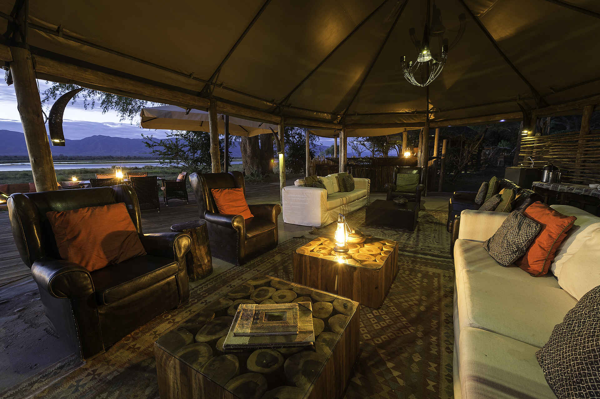 Ruckomechi Camp: Main Lounge
