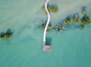 Sussurro: Der Steg aus der Vogelperspektive Sussurro: Der Steg aus der Vogelperspektive