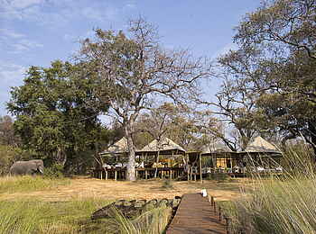 Xaranna Okavango Delta Camp: Das Camp von der Anlegestelle aus