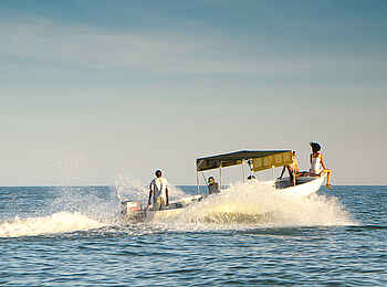 Lobolo Camp: Motorboot auf dem See